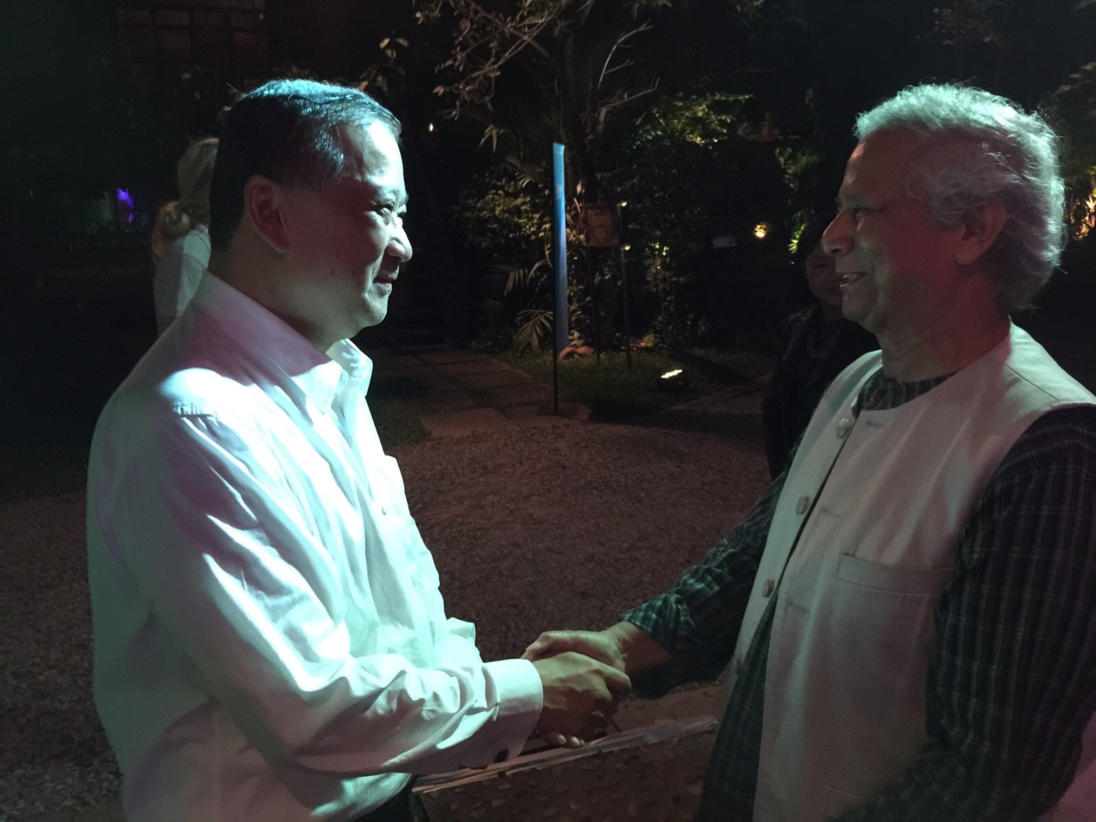 Yunus addresses 1,300 Youth leaders at One Young World Summit in Bangkok